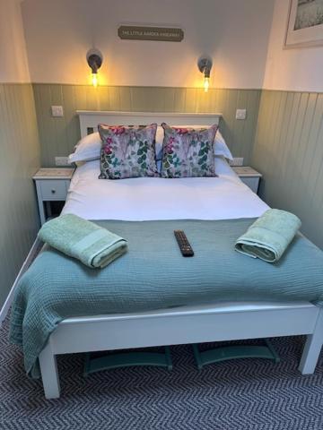 The Little Garden Hideaway With Stunning Sea Views And Garden Bed & Breakfast Holyhead Exterior photo